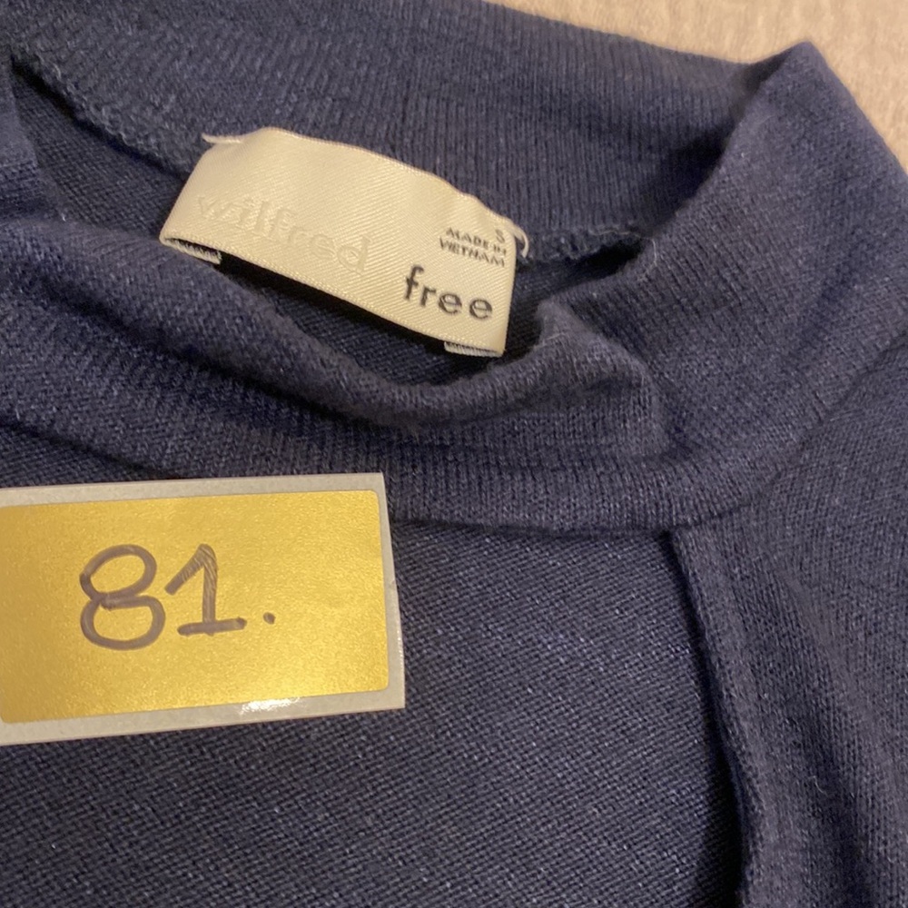 Wilfred Deep Aritzia Blue Short Sleeve Top. Size S - Picture 7 of 7